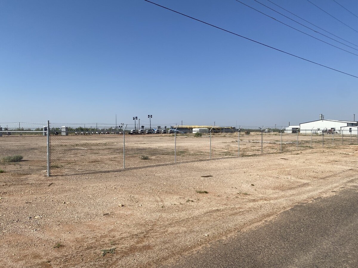 200 W 1st Street, Wickett, TX 79788