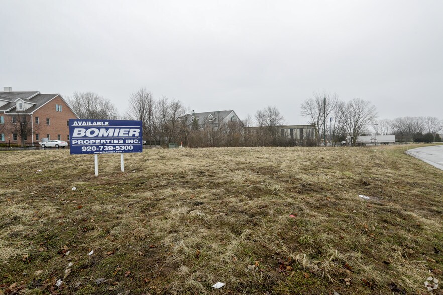 272 N Metro Dr, Grand Chute, WI 54913