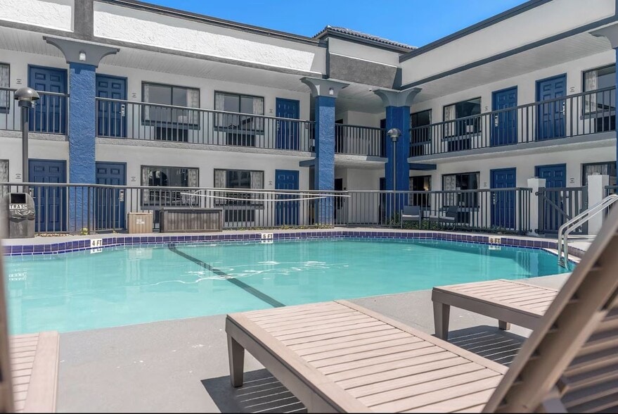 8750 E Colonial Dr, Orlando, FL for sale - Building Photo - Image 2 of 14