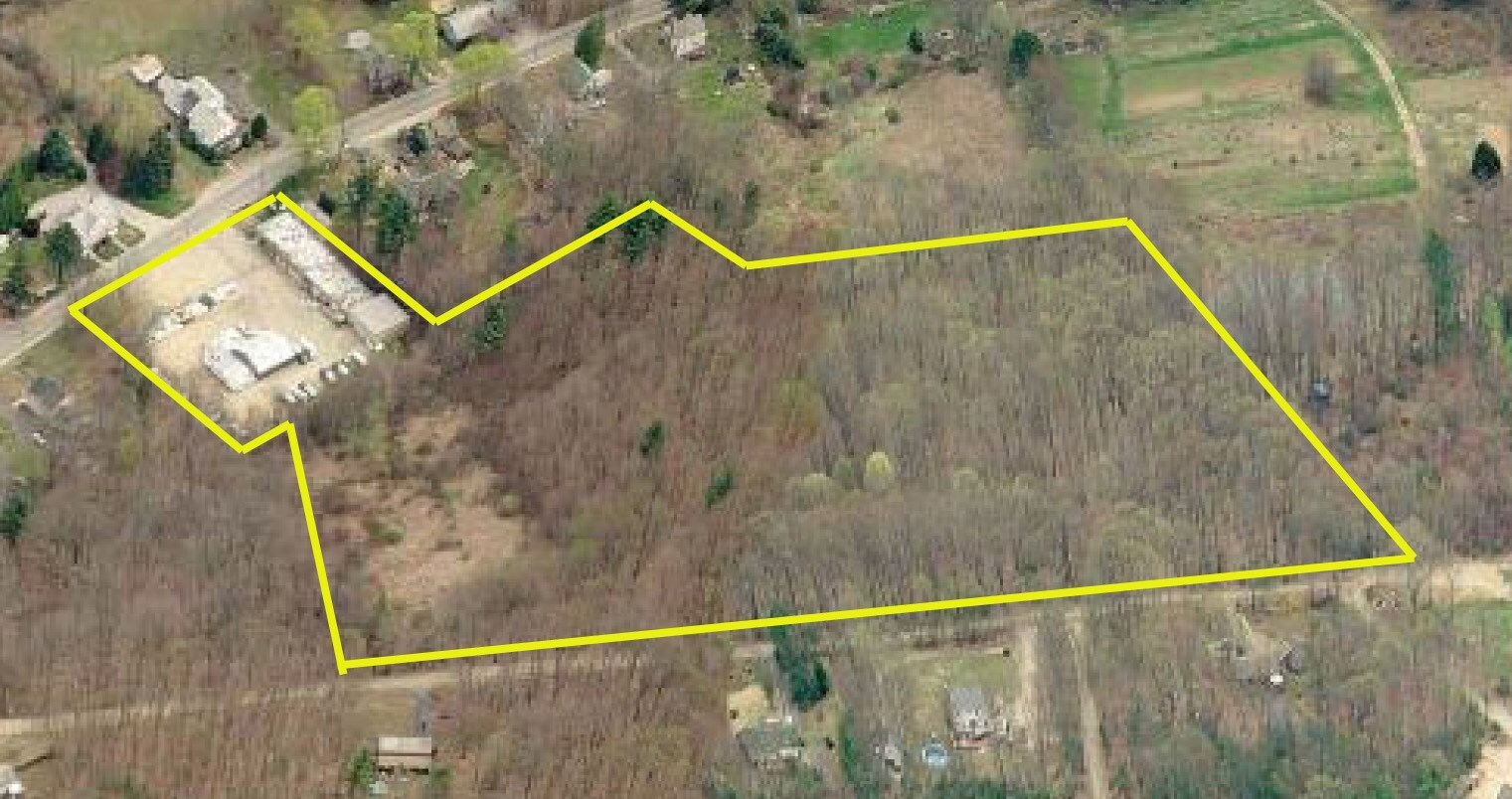 760 Pleasant St, Rochdale, MA 01542