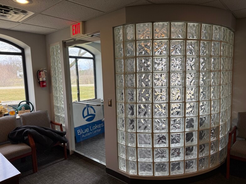 8285 S Saginaw St, Grand Blanc, MI for lease - Interior Photo - Image 2 of 24