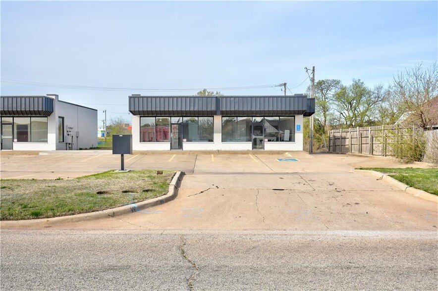 13721-13723 Fairhill Ave, Edmond, OK for lease - Building Photo - Image 1 of 13