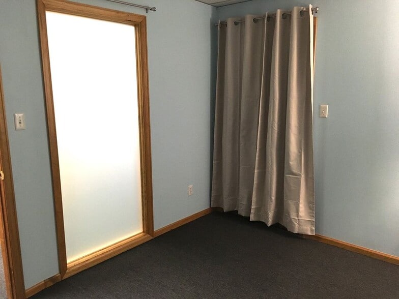 423 Main St, Windsor, CO for lease - Building Photo - Image 3 of 9