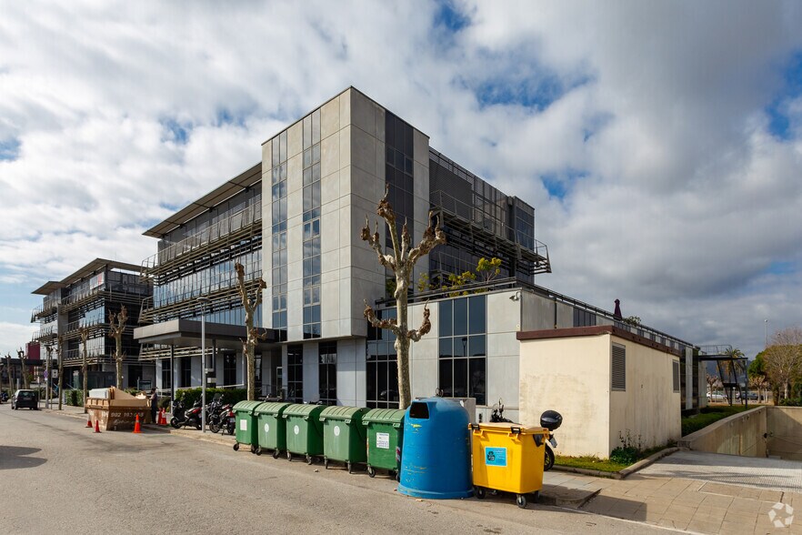 Office in El Prat de Llobregat, Barcelona for lease - Building Photo - Image 2 of 3