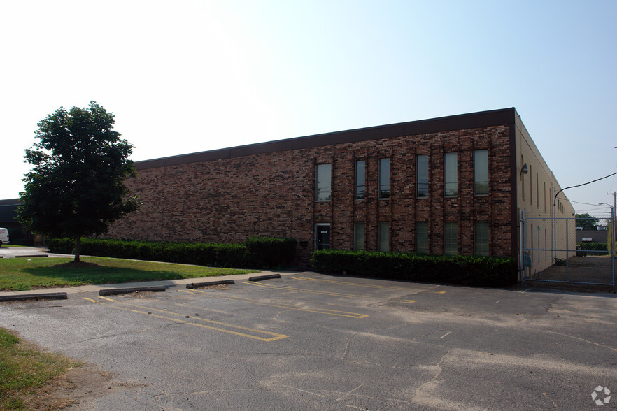 34039 Schoolcraft Rd, Livonia, MI for sale - Building Photo - Image 1 of 1