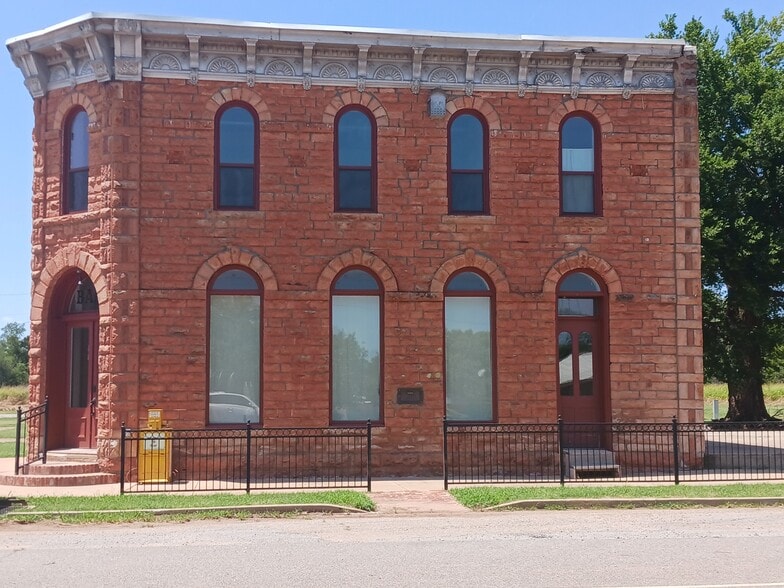 106 Main St, Mulhall, OK for sale - Primary Photo - Image 1 of 12