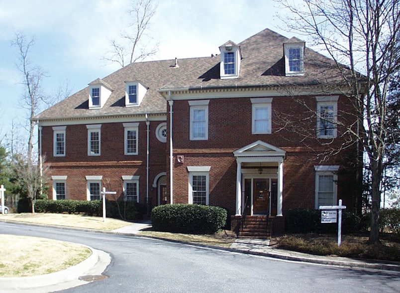 6111 Peachtree Dunwoody Rd NE, Atlanta, GA for lease - Primary Photo - Image 1 of 21
