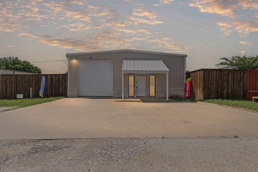 4715 Turner Warnell Rd, Arlington, TX for sale - Building Photo - Image 1 of 1