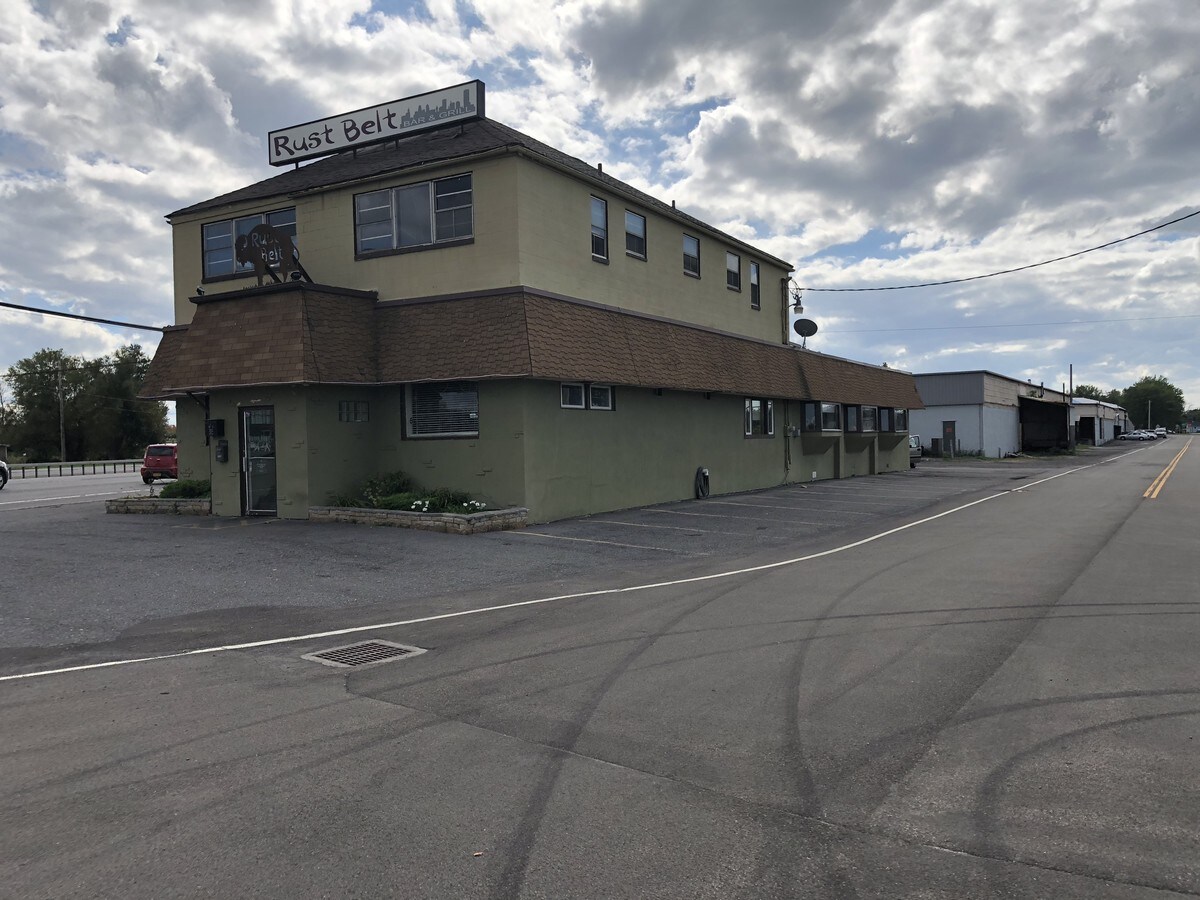 3720 Lakeshore Rd, Hamburg, NY 14219