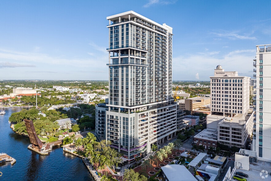 221 SW 1st Ave, Fort Lauderdale, FL for lease - Primary Photo - Image 1 of 3