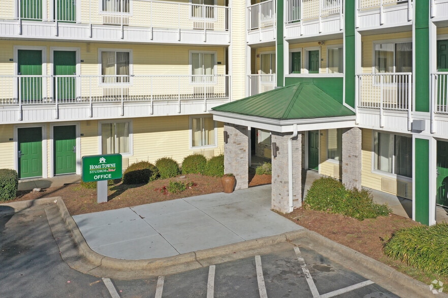 7910 N Point Blvd, Winston-Salem, NC for sale - Building Photo - Image 2 of 5