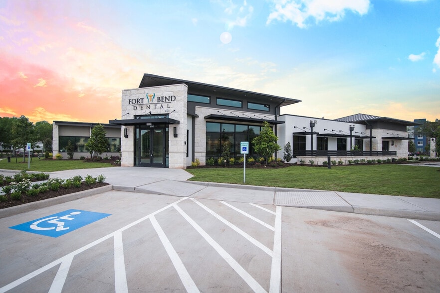 3717 Township Ln, Missouri City, TX for sale - Building Photo - Image 2 of 19