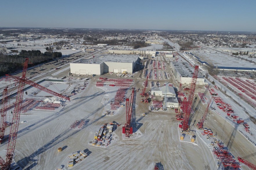 2401 S 30th St, Manitowoc, WI for sale - Building Photo - Image 1 of 1