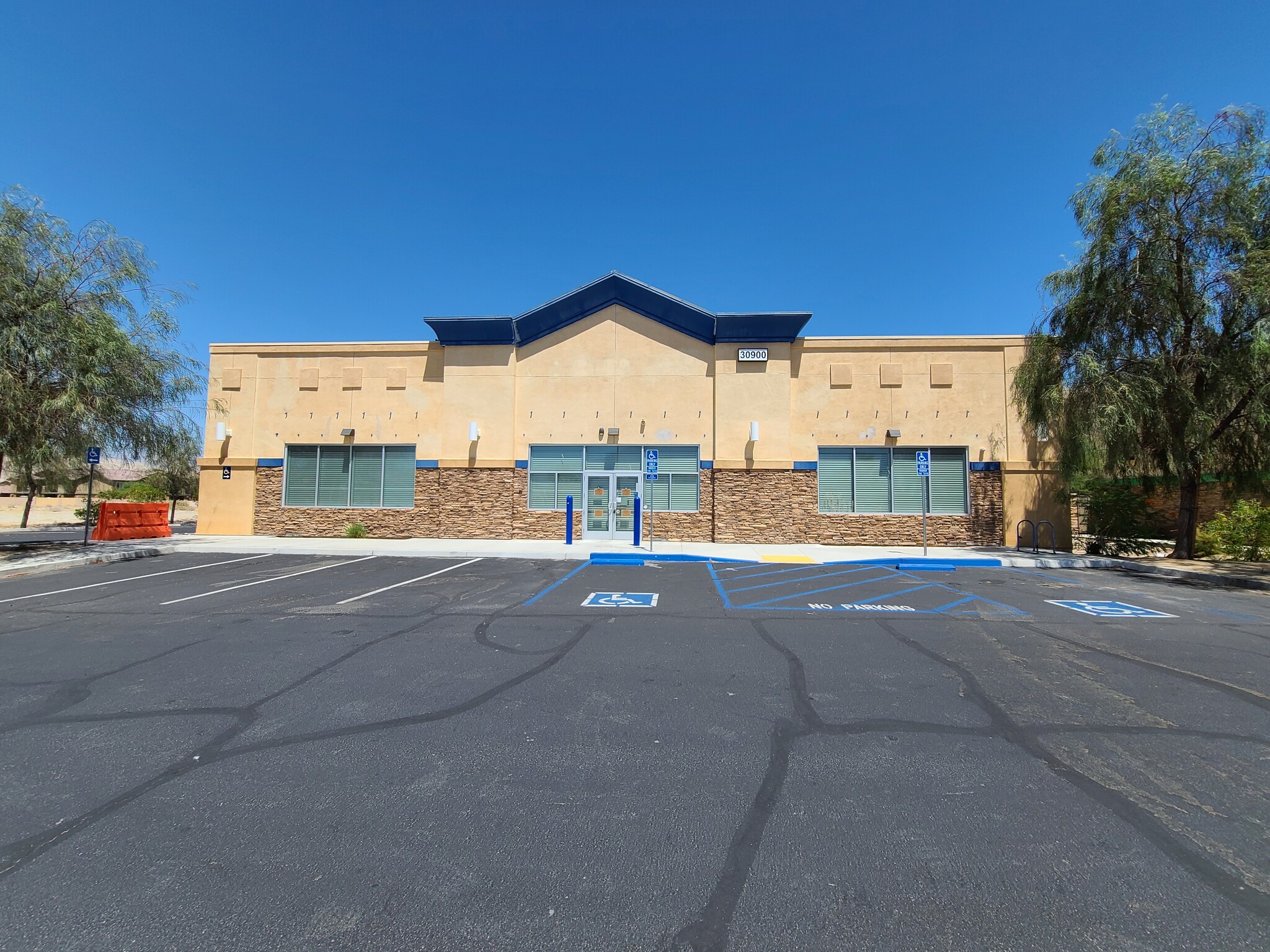 30900 Date Palm Dr, Cathedral City, CA for lease Building Photo- Image 1 of 8