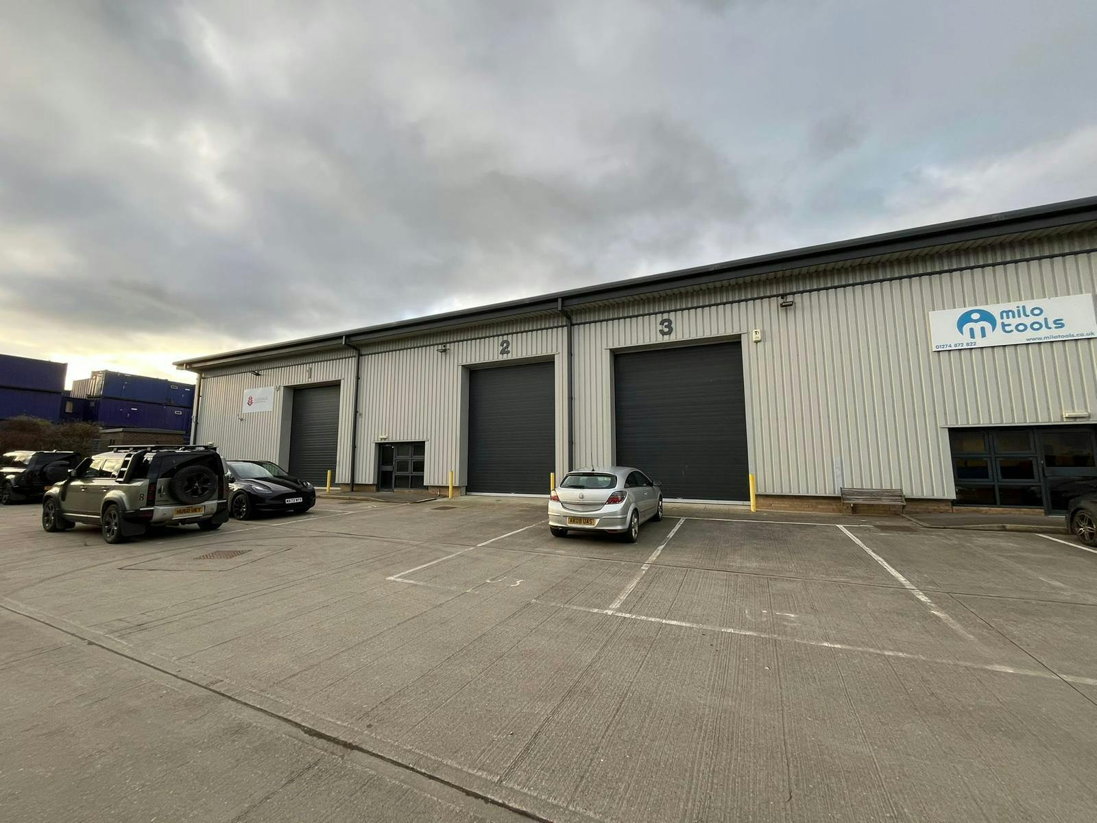 Chain Bar Ln, Cleckheaton for lease Building Photo- Image 1 of 6