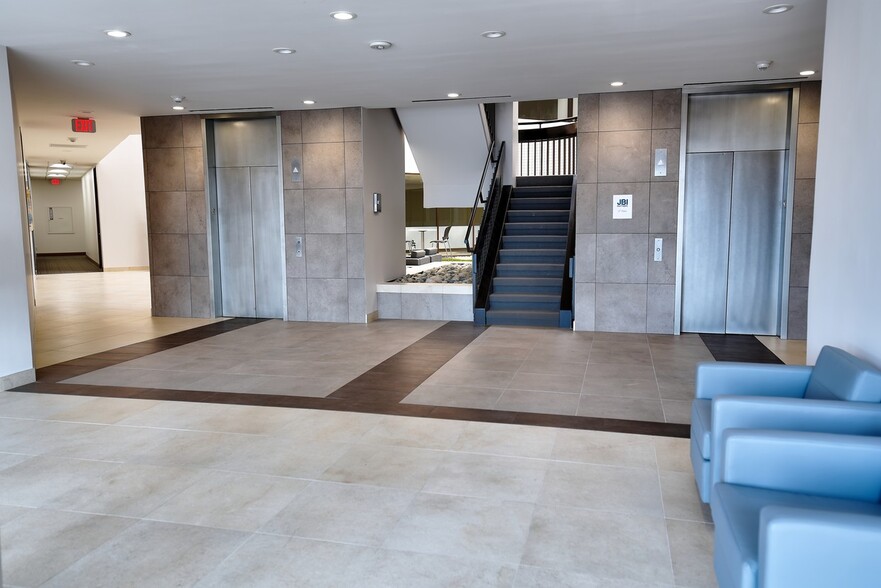 2121 Midway Rd, Carrollton, TX for lease - Building Photo - Image 3 of 12
