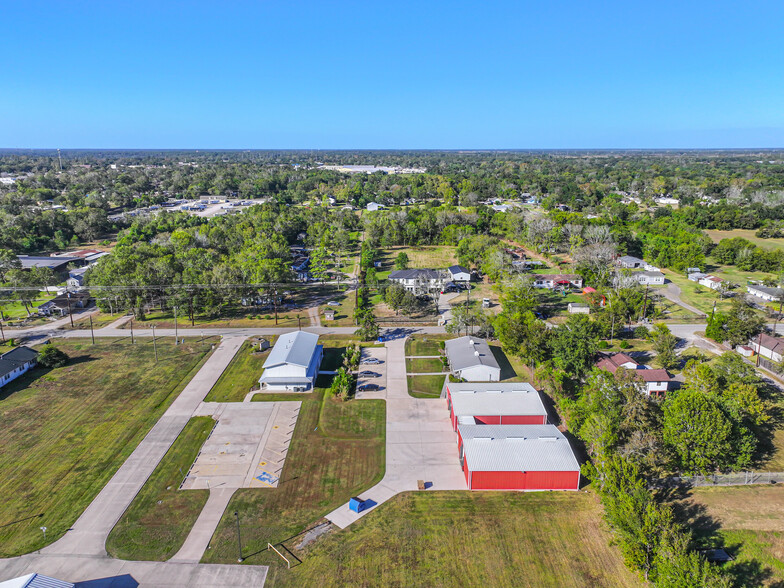 421 Jones Rd, Highlands, TX for sale - Building Photo - Image 3 of 14