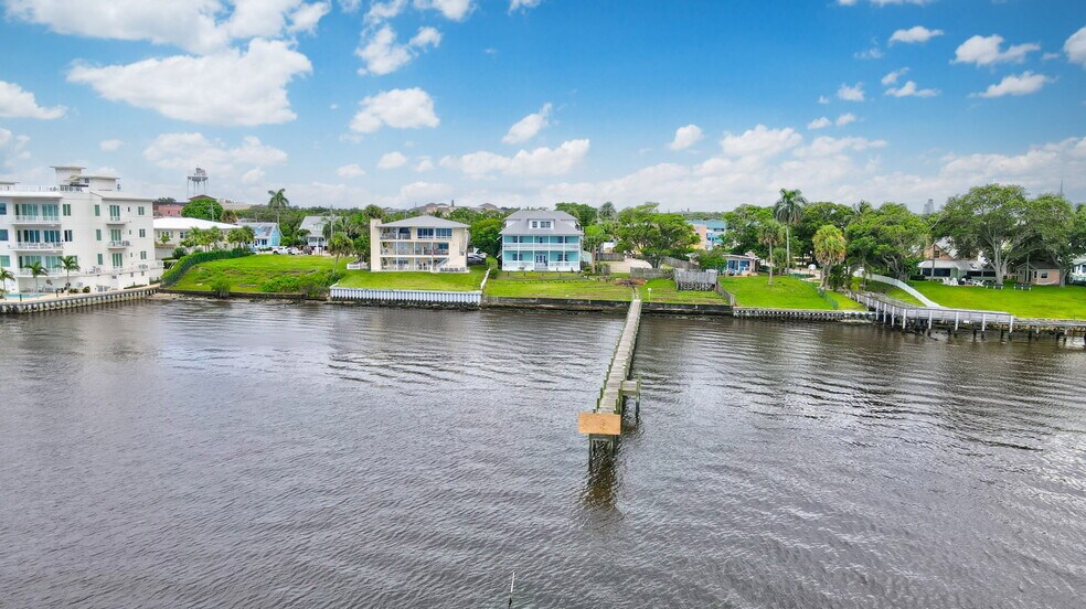 15 SE Seminole St, Stuart, FL for sale - Building Photo - Image 1 of 14