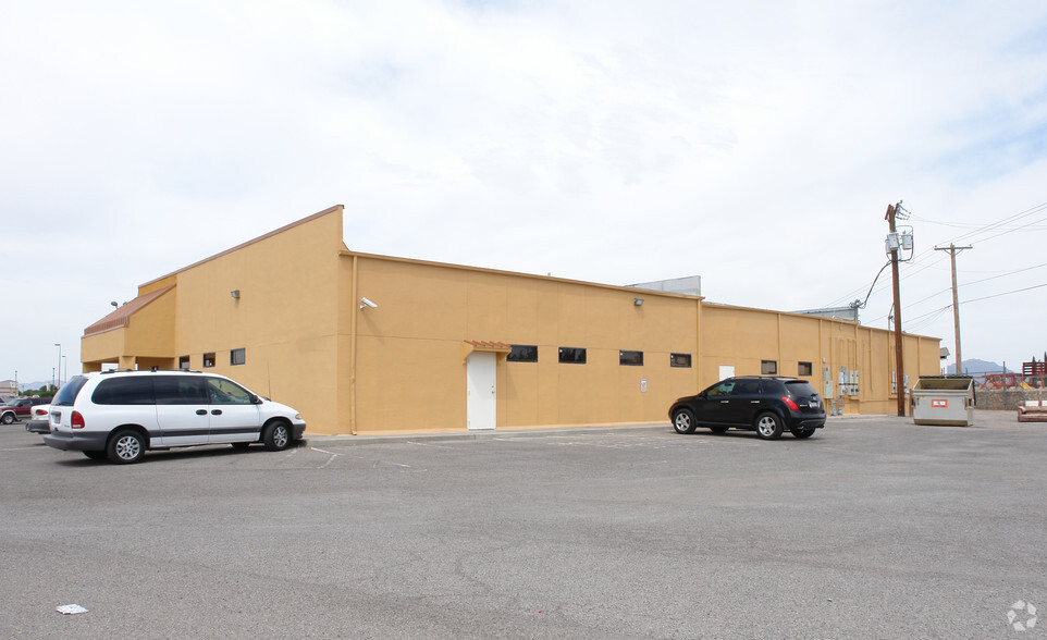 11335-11365 Montwood Dr, El Paso, TX for lease - Building Photo - Image 2 of 4