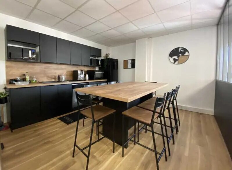 Office in Lyon for lease - Interior Photo - Image 3 of 14