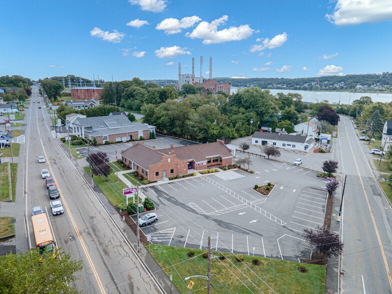 54 County St, Somerset, MA for lease - Building Photo - Image 2 of 20