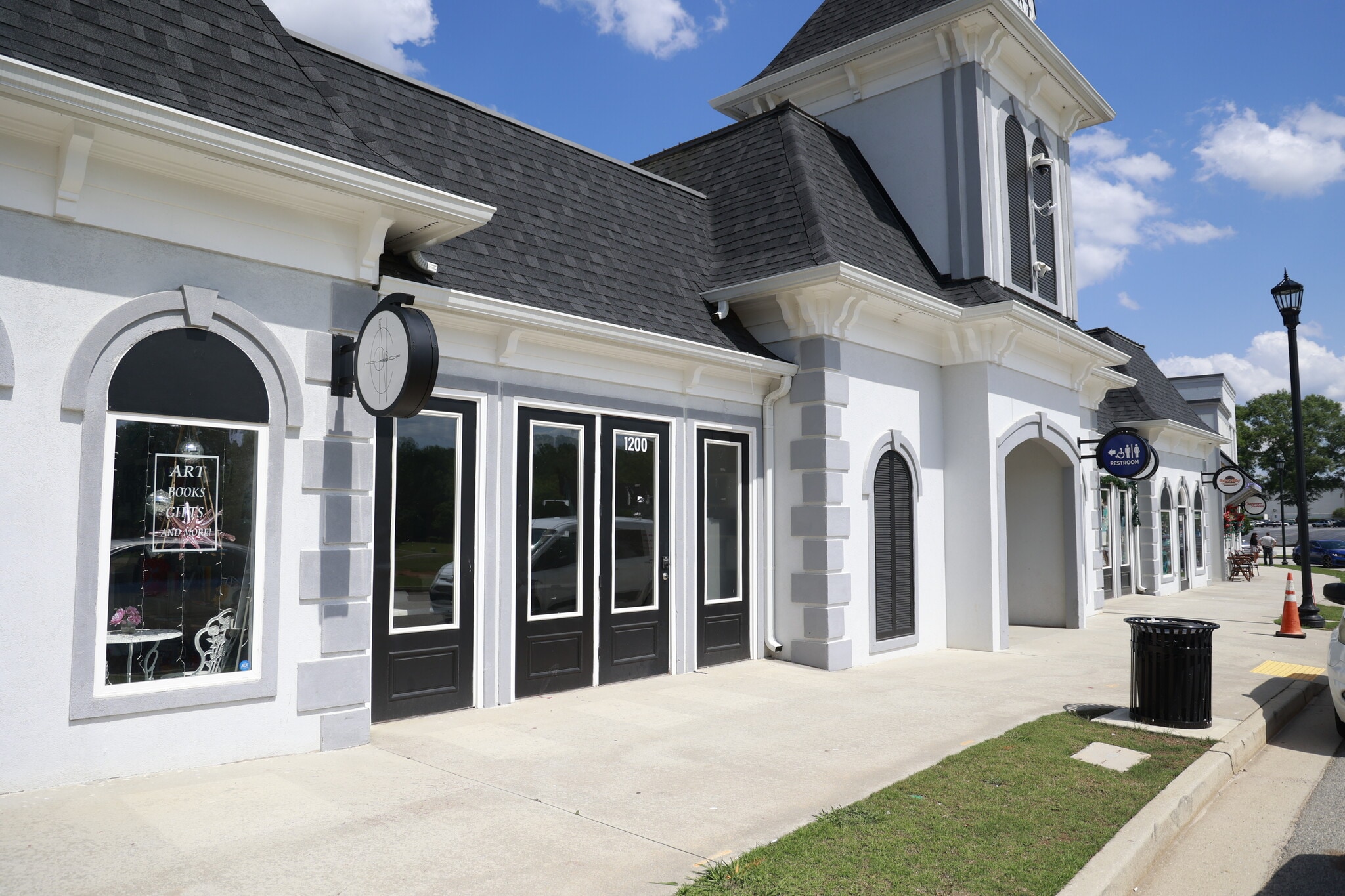 1053 S Lake Cir, Morrow, GA for lease Building Photo- Image 1 of 10