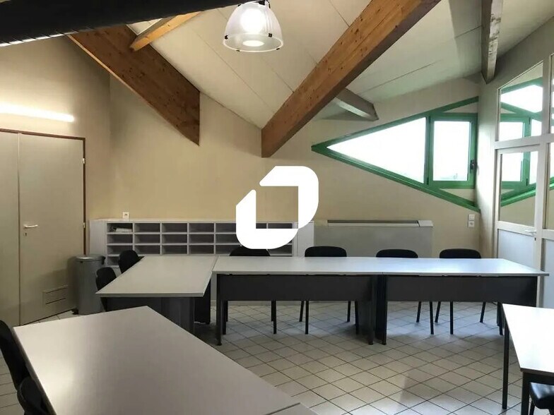 Office in SAINT-OUEN-L'AUMONE for lease - Interior Photo - Image 3 of 6