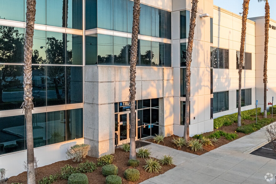 11130-11290 Bloomfield Ave, Santa Fe Springs, CA for lease - Building Photo - Image 2 of 11