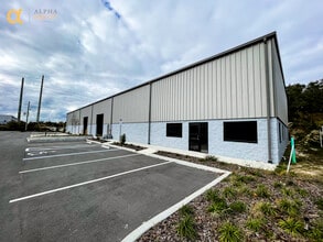 260-278 Springview Commerce Dr, DeBary, FL for lease Building Photo- Image 2 of 25