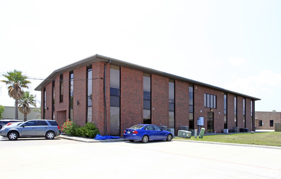 601 Cien Rd, Kemah, TX for lease - Building Photo - Image 3 of 88