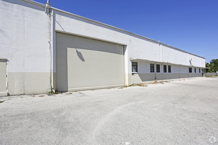 1011 N Lime Ave, Sarasota, FL for sale - Building Photo - Image 3 of 12