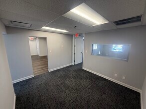525 Cedar Hill Ave, Wyckoff, NJ for lease Interior Photo- Image 2 of 11