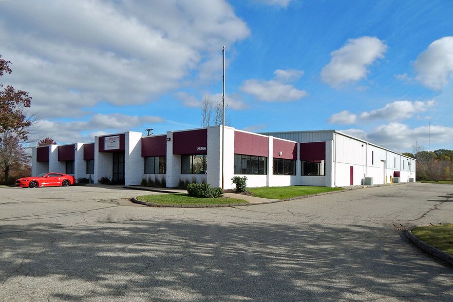 28266 Beck Rd, Wixom, MI for sale - Primary Photo - Image 1 of 1