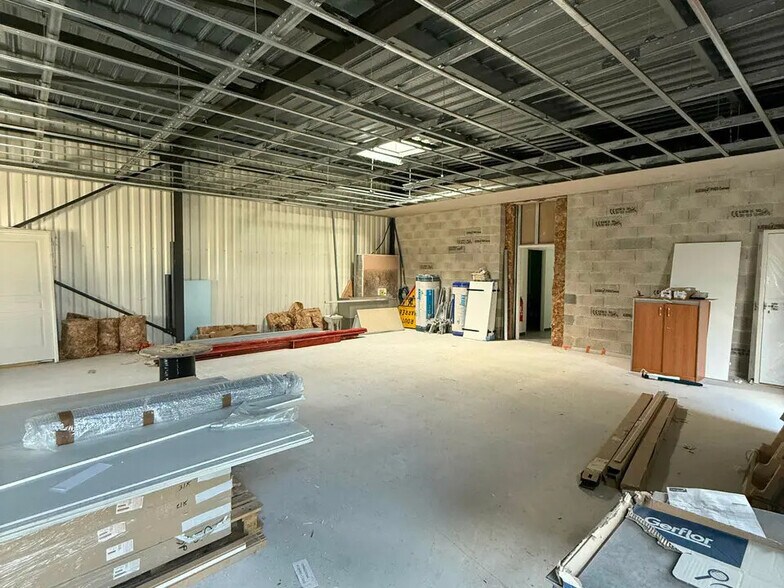 Flex in Brive-la-Gaillarde for lease - Interior Photo - Image 2 of 4