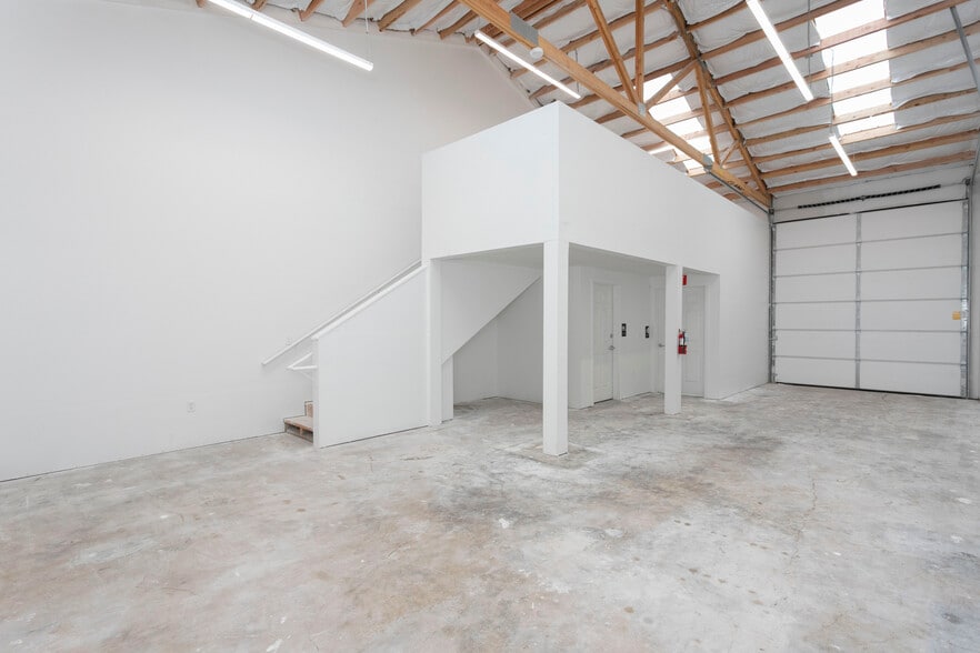 1120 Bailey Hill Rd, Eugene, OR for lease - Interior Photo - Image 1 of 9