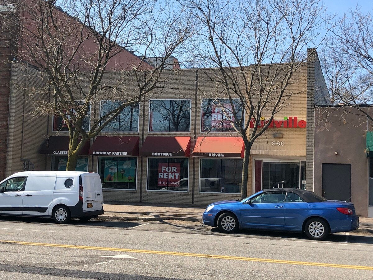 960 Franklin Ave, Garden City, NY 11530