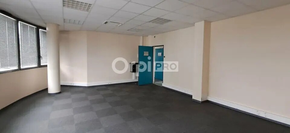 Office in Pau for lease - Interior Photo - Image 2 of 8