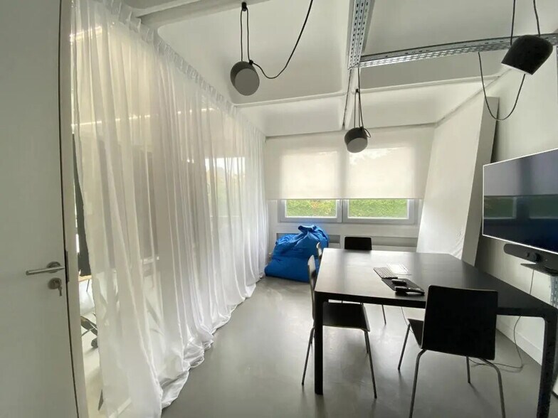 Office in Rennes for lease - Interior Photo - Image 3 of 6