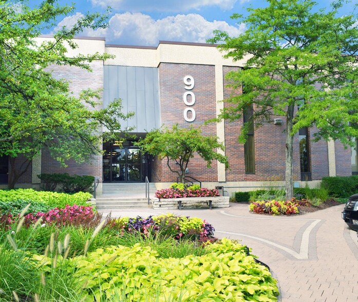 900 Skokie Blvd, Northbrook, IL for lease - Building Photo - Image 1 of 9