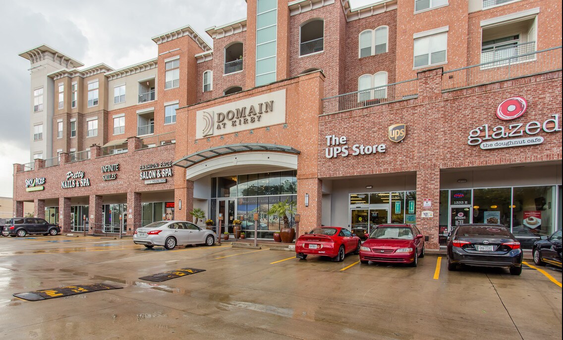 1333 Old Spanish Trl, Houston, TX 77054 Shops Domain