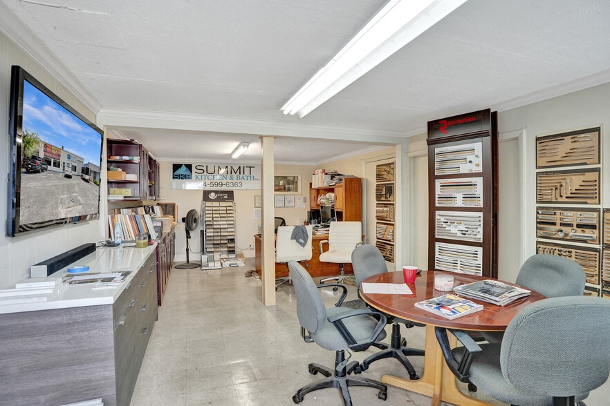 4840-4860 N Dixie Hwy, Oakland Park, FL for lease - Interior Photo - Image 3 of 11