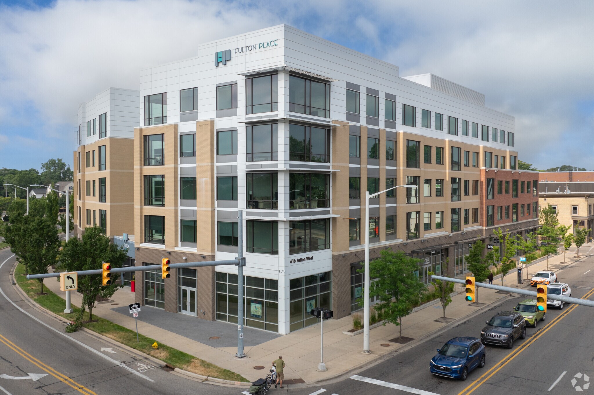 616 Fulton St W, Grand Rapids, MI for sale Primary Photo- Image 1 of 1