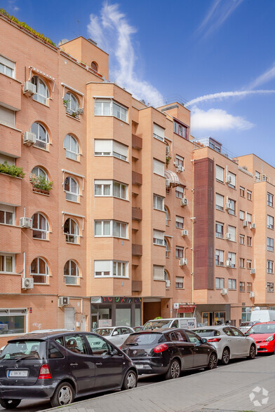 Ronda Caballero de la Mancha, 71, Madrid, Madrid for sale - Building Photo - Image 2 of 2