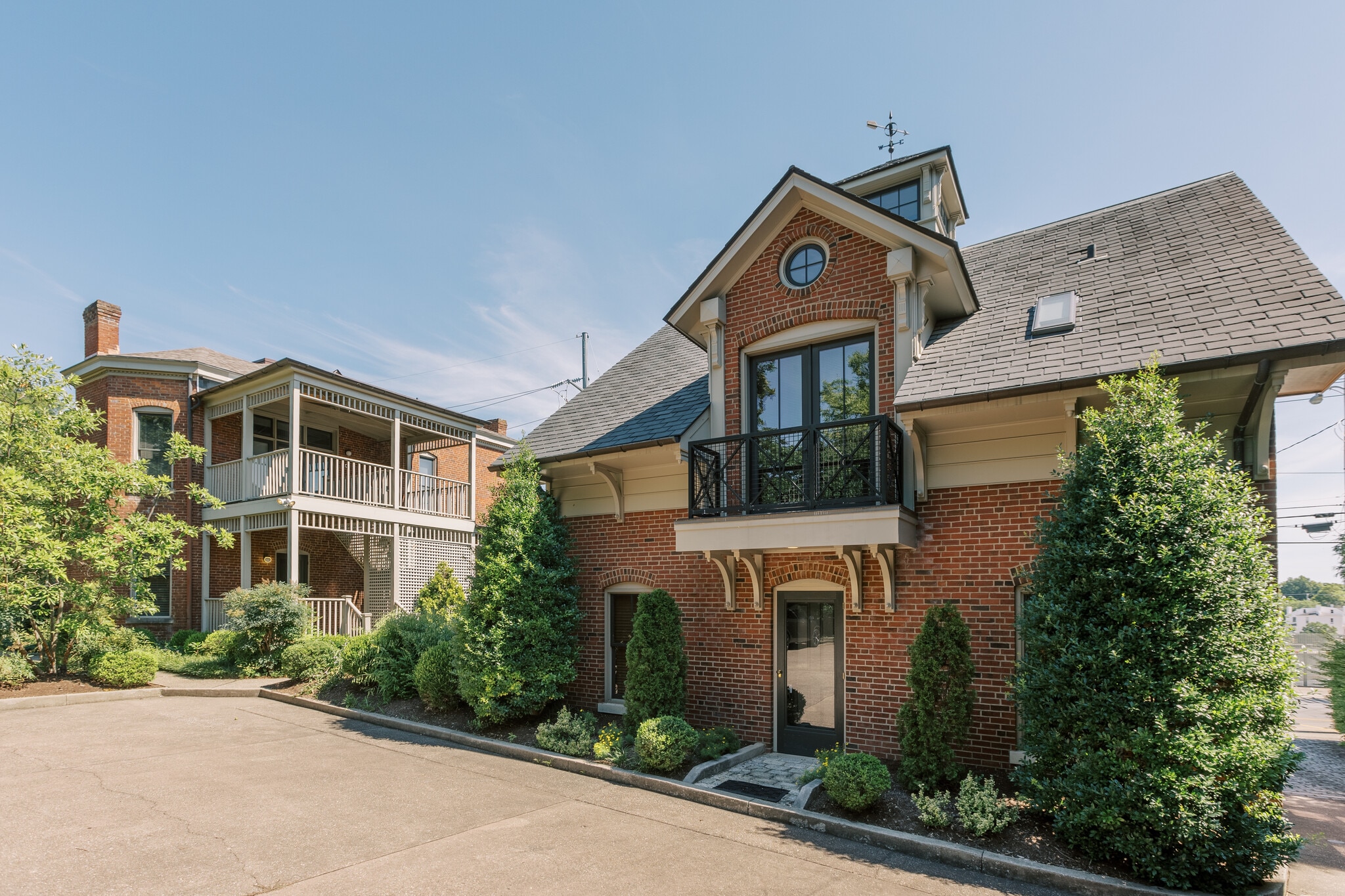 300 Madison Pl, Lexington, KY for sale Primary Photo- Image 1 of 32