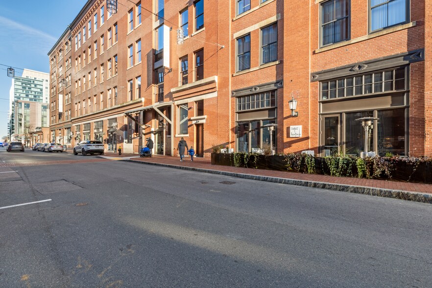25-29 Thomson Pl, Boston, MA for lease - Building Photo - Image 2 of 14