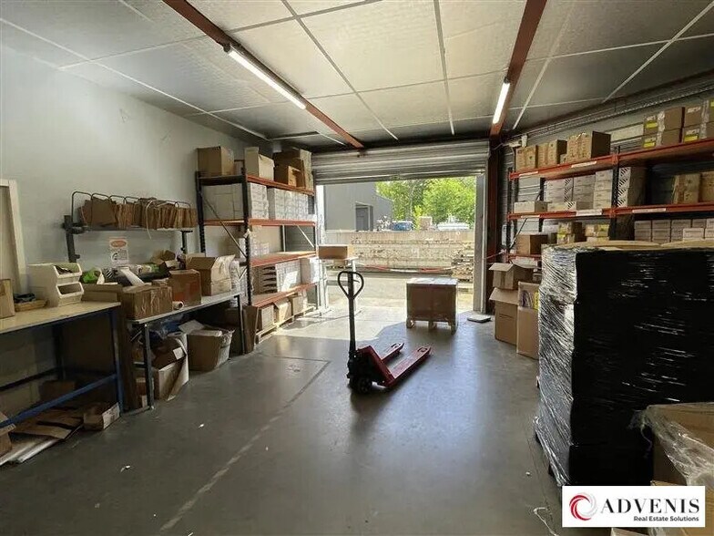 Flex in Gradignan for lease - Interior Photo - Image 3 of 11