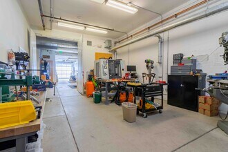 1040 Mariposa St, San Francisco, CA for lease Interior Photo- Image 2 of 10