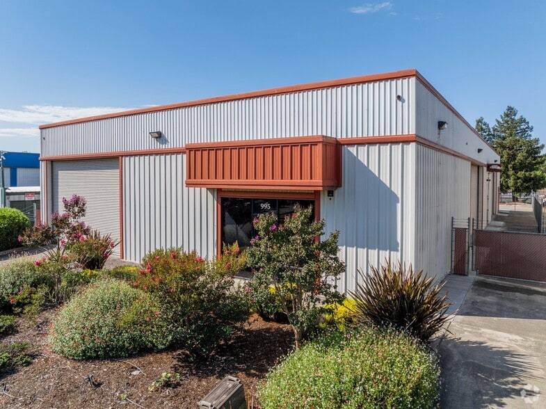 995 Transport Way, Petaluma, CA for sale - Primary Photo - Image 3 of 12