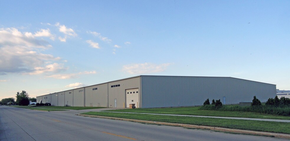 2800 N Main St, Oshkosh, WI for sale - Building Photo - Image 1 of 1