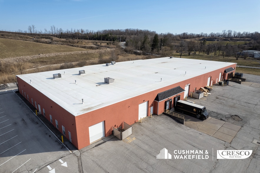 10221 Sweet Valley Dr, Valley View, OH for lease - Building Photo - Image 3 of 7